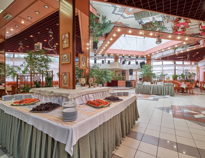 Большой зал ресторана - Пансионат «Заря»